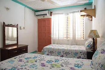 The Golden Sunset Hotel Negril 2*,  Jamaica